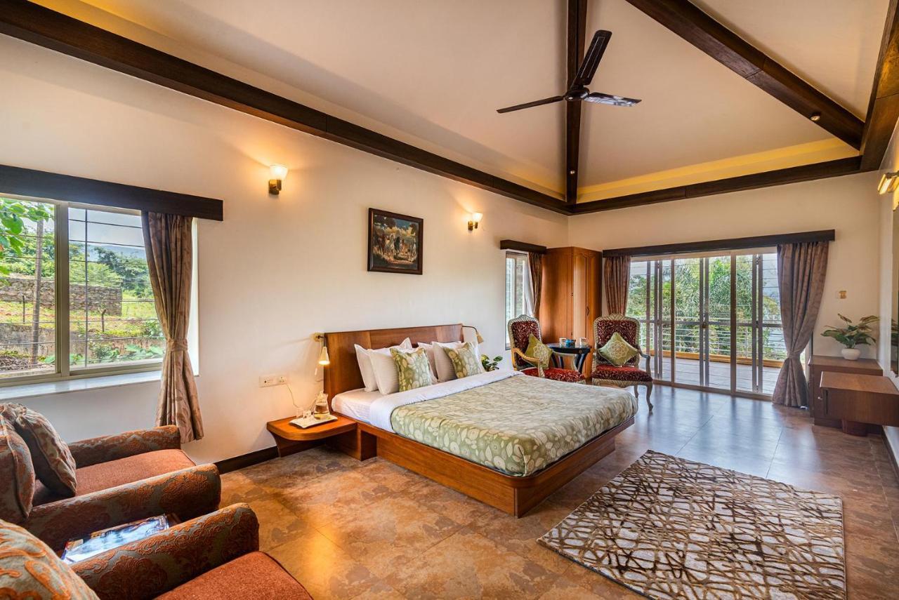 Ekam Lake House By Stayvista With Mountain & Lake Views, Outdoor Jacuzzi, Sauna, Modern Amenities & Kitchen Garden Pune Exterior foto
