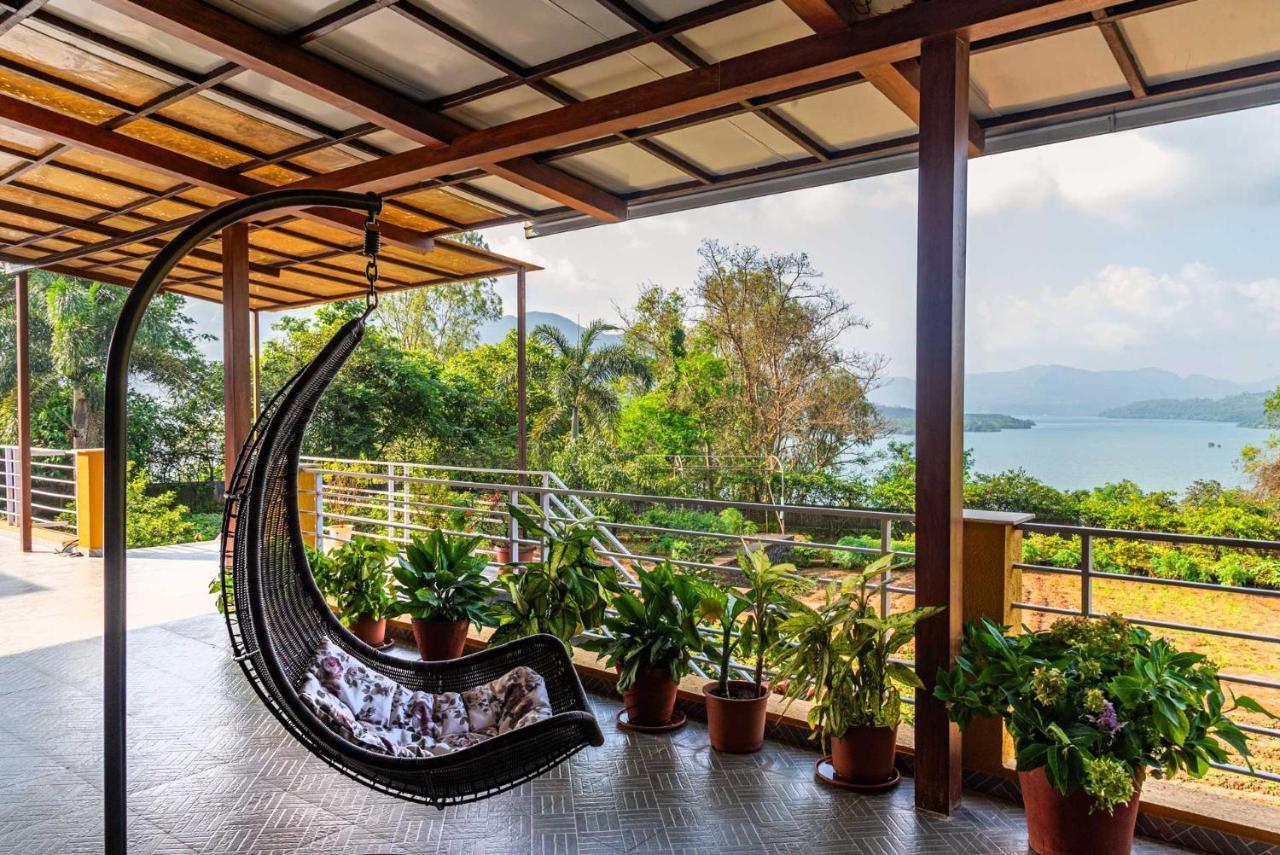 Ekam Lake House By Stayvista With Mountain & Lake Views, Outdoor Jacuzzi, Sauna, Modern Amenities & Kitchen Garden Pune Exterior foto